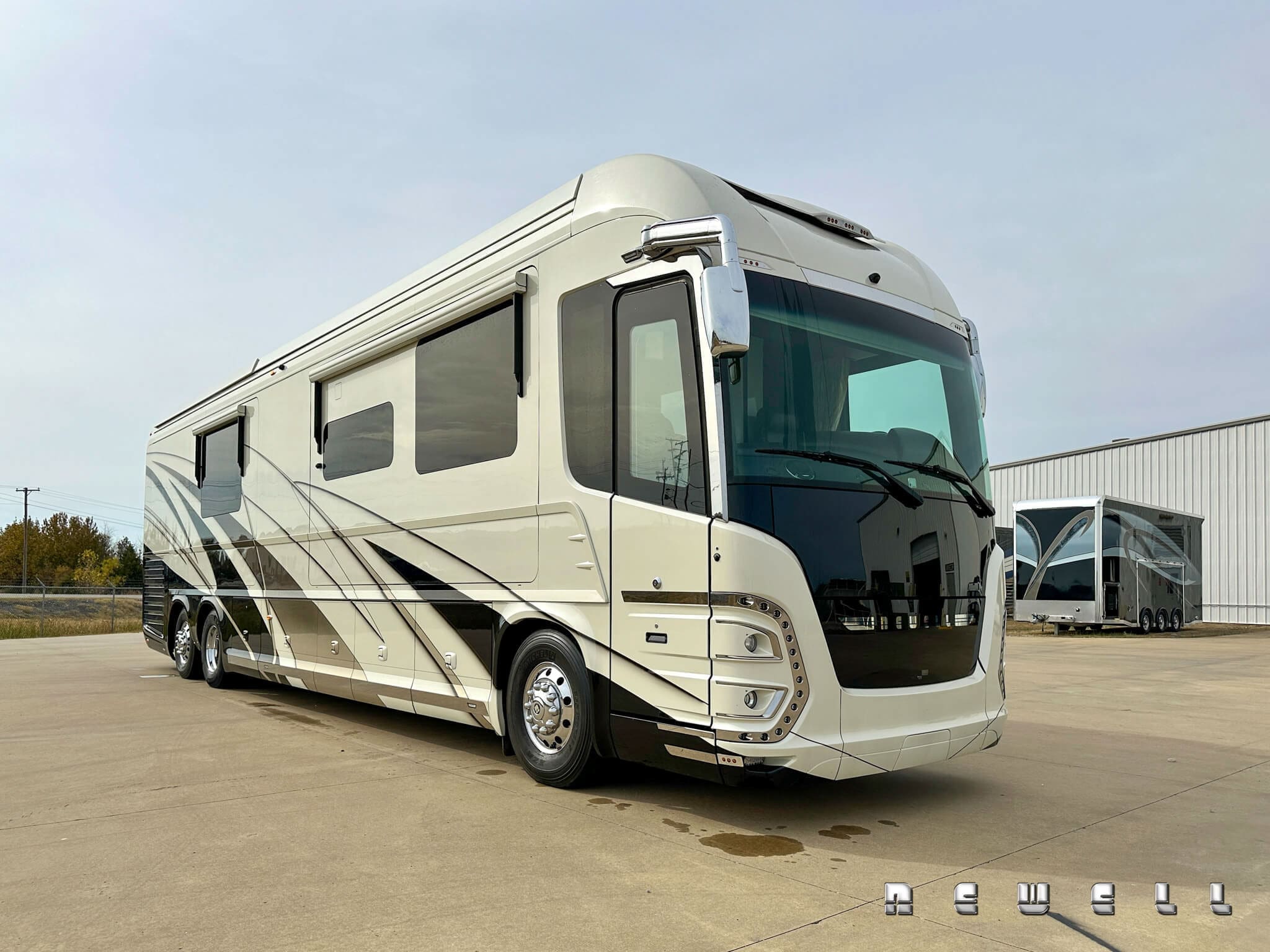 ’21 Newell Coach 1695